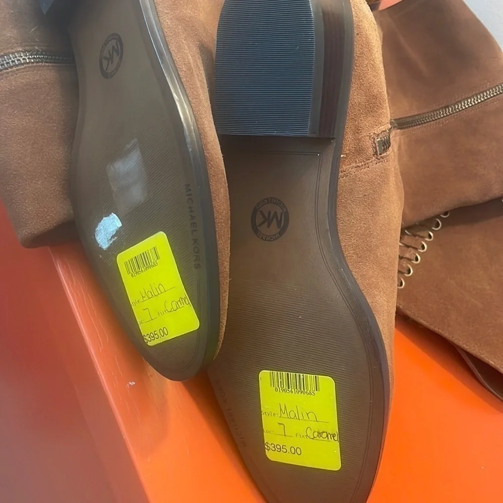 Michael Kors  🎉HP🎉🎈Sale🎈tan high suede boots   SALE